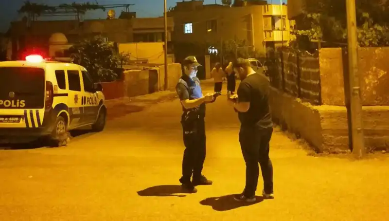 Husumetlilerinin Evine Ateş Açan Şahıs Kaçarak İzini Kaybettirdi