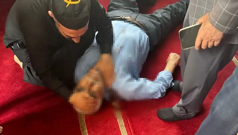 Camide Namaz Kılarken Bıçaklanan Cami Görevlisi: Olayın Ardındaki Gizem