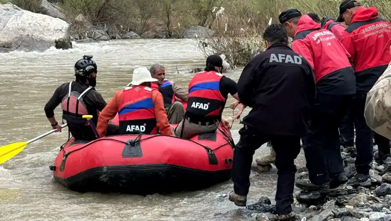 Zap Suyu'nda Mahsur Kalan 4 Kişi Kurtarıldı: Detayları Öğrenin!