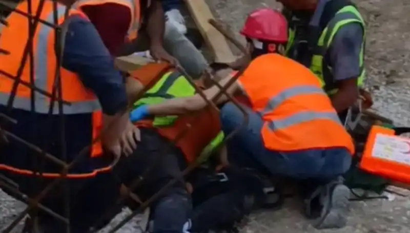 Adana'da İnşaatta Yaşanan Kaza: İki İşçi Yaralandı!
