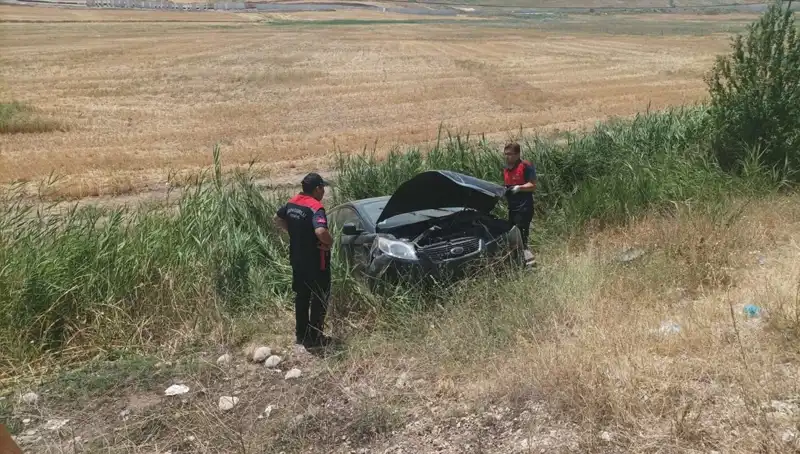Otomobil Şarampole Uçtu: Kaza Sonucu İki Kişi Yaralandı