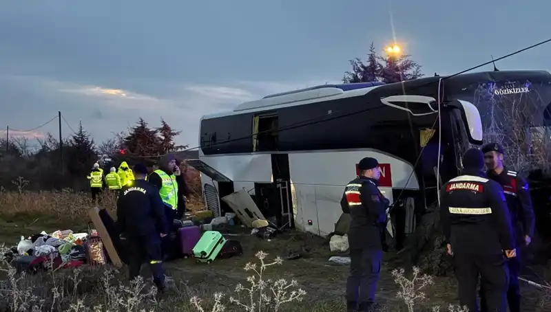 Çanakkale’de Otobüs Kazası: Şarampole Uçan Araçta 37 Yaralı