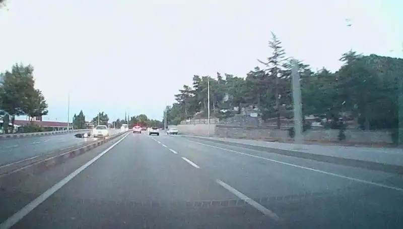 Otomobil ve Motosiklet Çarpıştı: Kaza Anı ve Yaralı Durumu