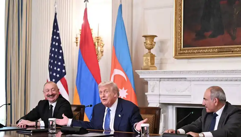 Azerbaycan Lideri Aliyev'den Ermenistan'a Anayasa Çağrısı: Zaman Kaybetmemek Gerek