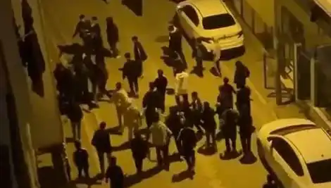Esenyurt’ta Sopalarla Yapılan Mahalle Baskını, Gençlerin Kavgasıyla Sonuçlandı