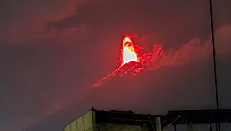 Fuego Yanardağı Patladı: Tahliye Süreci Başlıyor, 30 Bin Kişi Tehlikede!