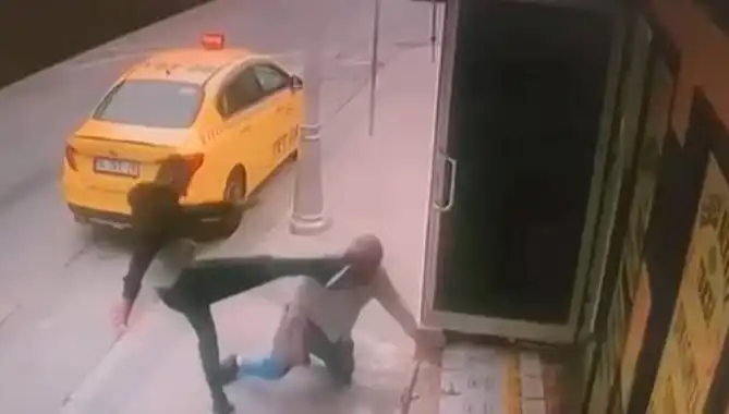 Taksi Durağında Korkunç Olay: Oğlunun Alacaklısı Dehşet Saçtı!