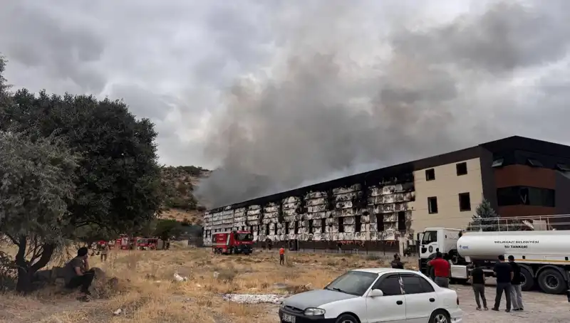 Kayseri'de Mobilya Fabrikasında Korkutan Yangın: Can ve Mal Kaybı Olmadı