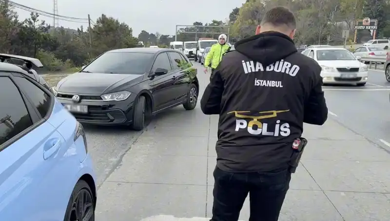Emniyet Şeridini İhlal Eden Şoför, Suçunu Yolda Buldu: Olayın Detayları!