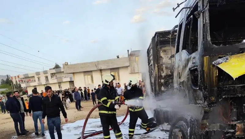 Park Halindeki İki TIR Yandı: Yangının Sebebi Merak Ediliyor