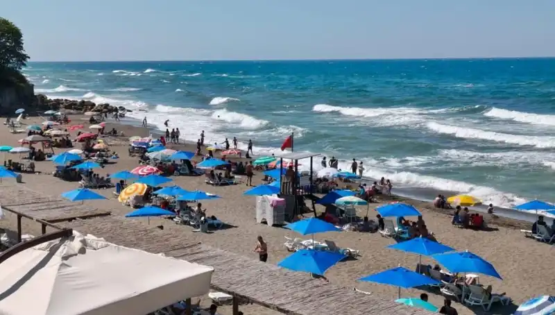 Akçakoca'da Deniz Yasağı: Balıkçıların ve Turistlerin Endişesi