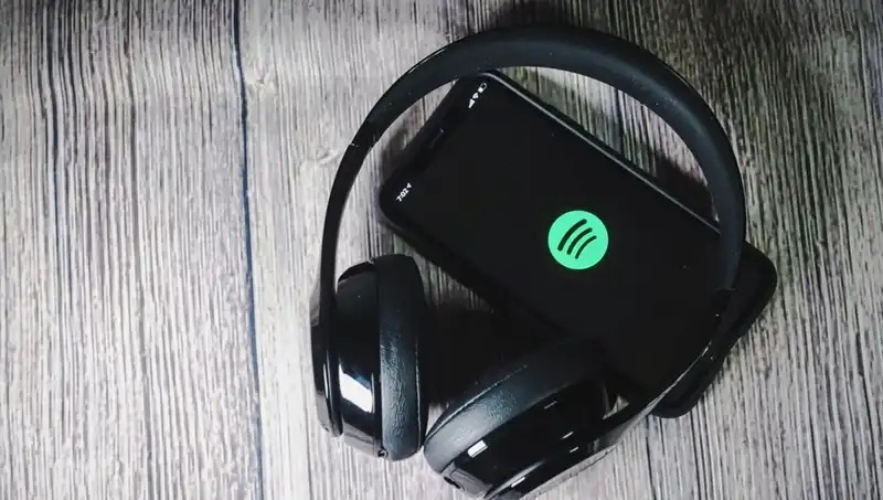 Ölü Sanatçılar Artık Spotify'da: Yapay Zeka ile Yeniden Hayata Dönüyorlar!