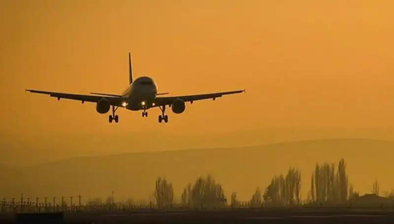 Çin'de Yolcu Uçağının Zorunlu İniş Yapmasının Ardındaki Gizemli Sebep