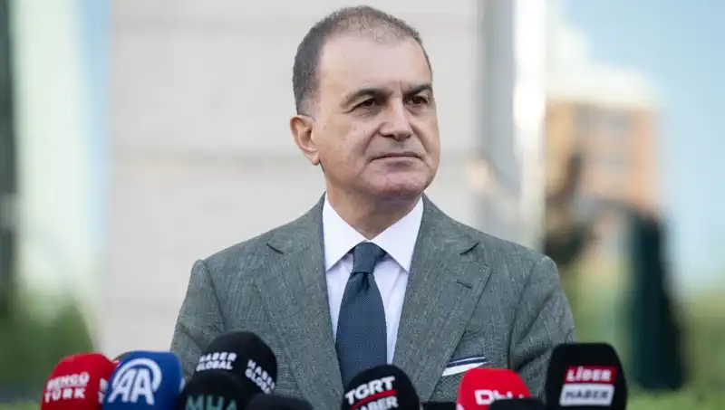 Ömer Çelik'ten Özel'e Sert Tepki: Demokratik Alanı Tehdit Eden Sözler Yok Hükmünde!