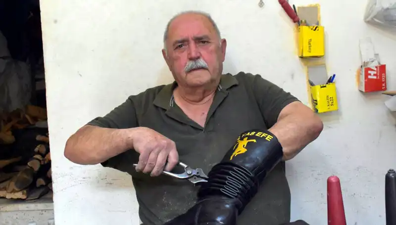 Tireli Hasan Usta: 64 Yıldır Kendi Eline Güveniyor, Eşsiz Bir Zanaatkarlık