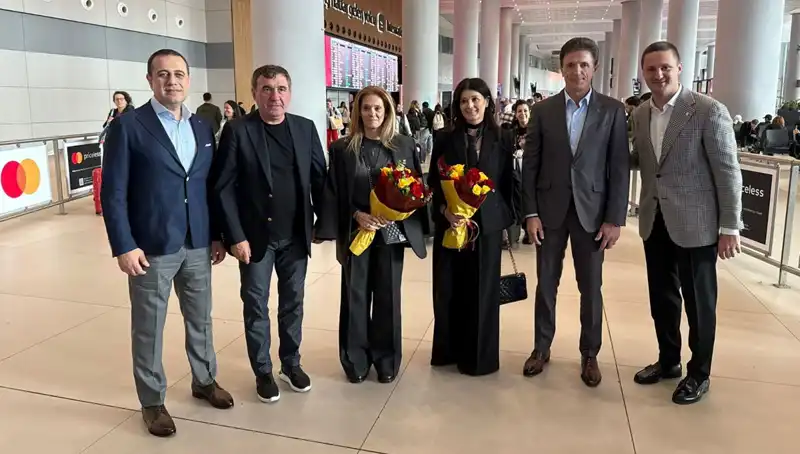 Hagi ve Popescu İstanbul'da, Futbolseverleri Büyüleyen Anlar Yaşattı