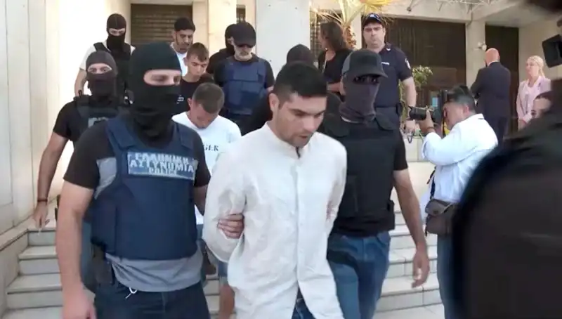 Atina'da Şok Cinayet: Öldürülen Profesörün Eski Eşinin de Aralarında Bulunduğu 5 Kişi Gözaltında