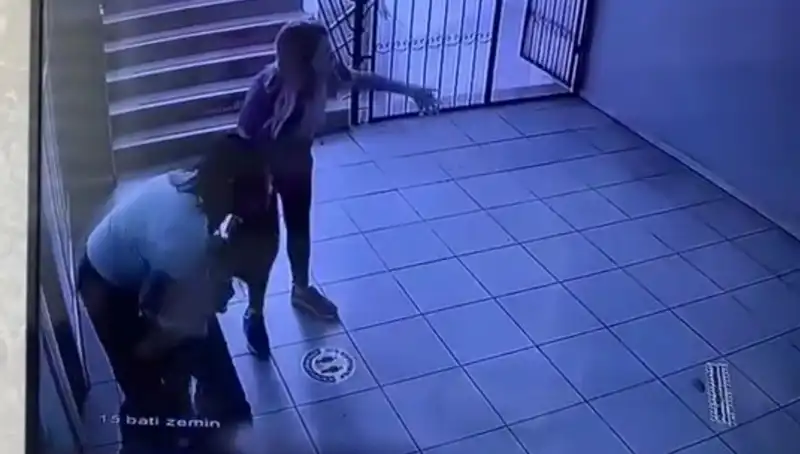 Öğretmenin Yaptığı Heimlich Manevrası Bir Öğrenciyi Hayata Döndürdü