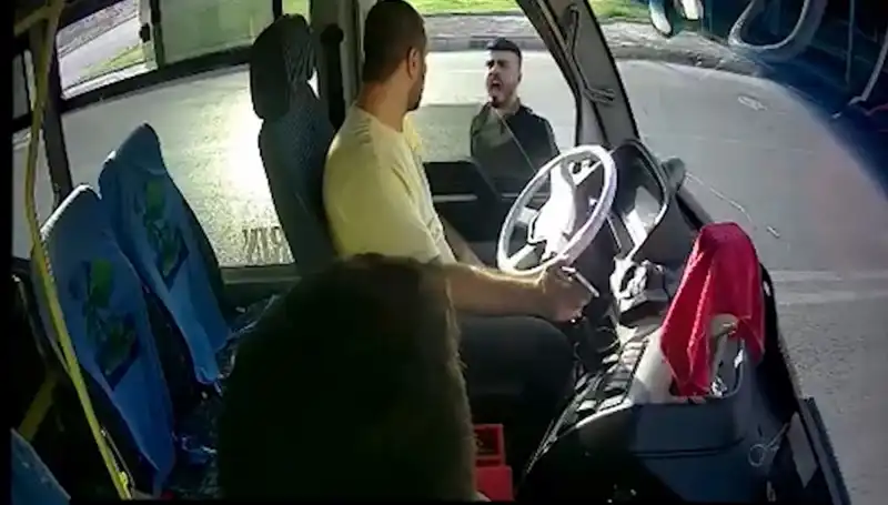 Antalya'da Otobüs Şoförünü Bıçaklayan Şahıs Kıskıvrak Yakalandı