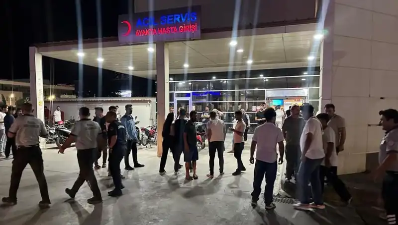 Acil Servis Önünde Şoke Eden Kavga: Tekme Tokat Dehşeti!