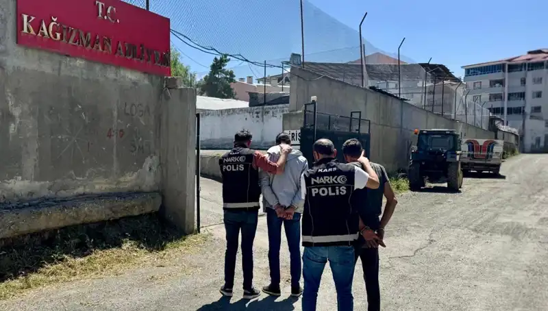Kars’ta Uyuşturucu Operasyonu: İki Şüpheli Tutuklandı!