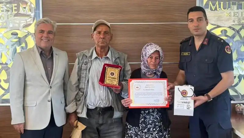 Bir Aile, Tek Varlıkları Olan Evi Jandarmaya Bağışladı