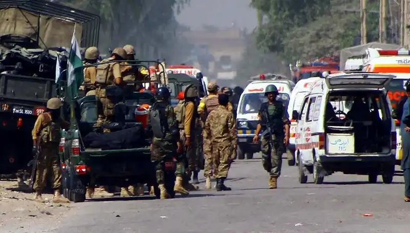 Pakistan’da Feci Bombalı Saldırı: 5 Güvenlik Görevlisi Hayatını Kaybetti