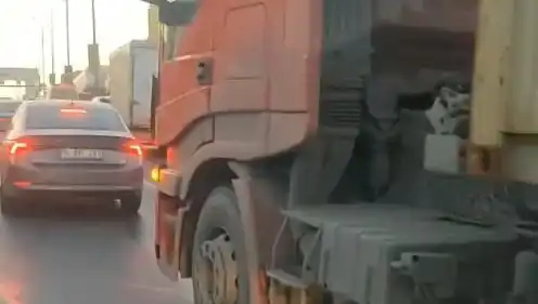 D-100'de Yol Verme Krizi: TIR'ı Üzerine Süren Sürücü İhya Oldu!