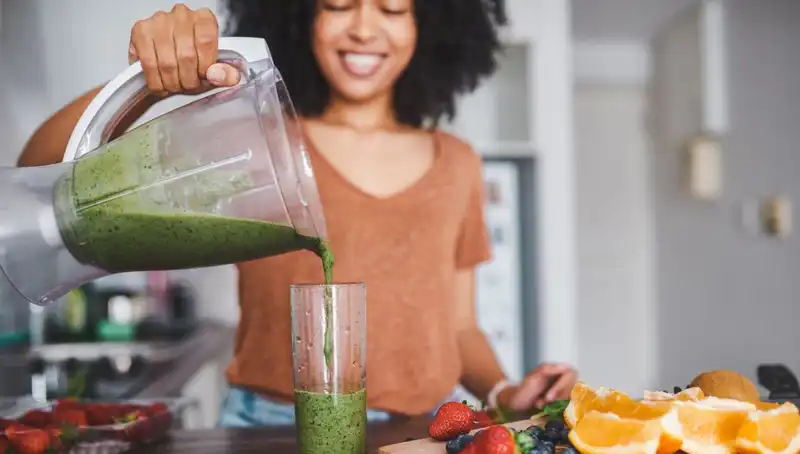 Smoothie ve Meyve Suyu Karşılaştırması: Hangisi Sağlığınızı Daha Fazla Destekliyor?