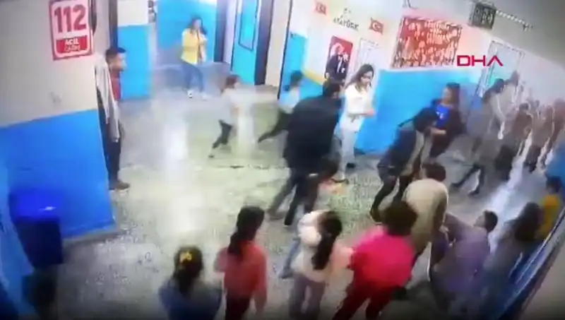 Bayılan Öğrenciyi Müdür Yardımcısı Fark Ederek Hayata Döndürdü
