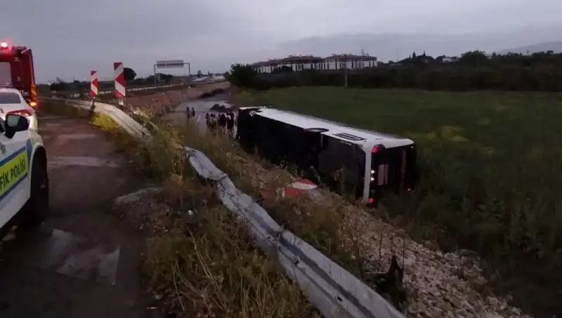 Manisa’da Yolcu Otobüsü Kazasında Yaralılar: Detaylar Şoke Edici