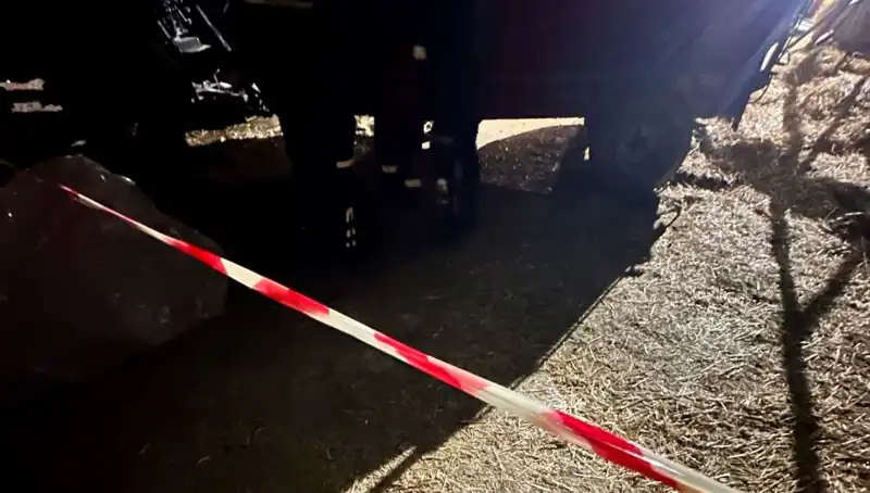 İzmir’de Yem Karma Makinesinde Yaşanan Trajik Olay: Cesedi Çıkarılmayınca Vinçle Gönderildi