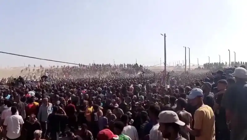İsrail’in Filistinli Yardımseverlere Saldırısı: 30 Masum Hayatını Kaybetti