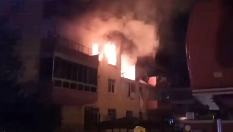 Konya'da Dört Katlı Binada Şok Doğalgaz Patlaması: 12 Yaralı
