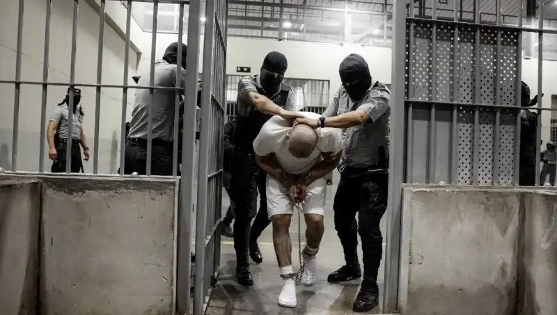 Trump'ın Meydan Okuduğu Cehennem: El Salvador'daki Göçmen Krizi