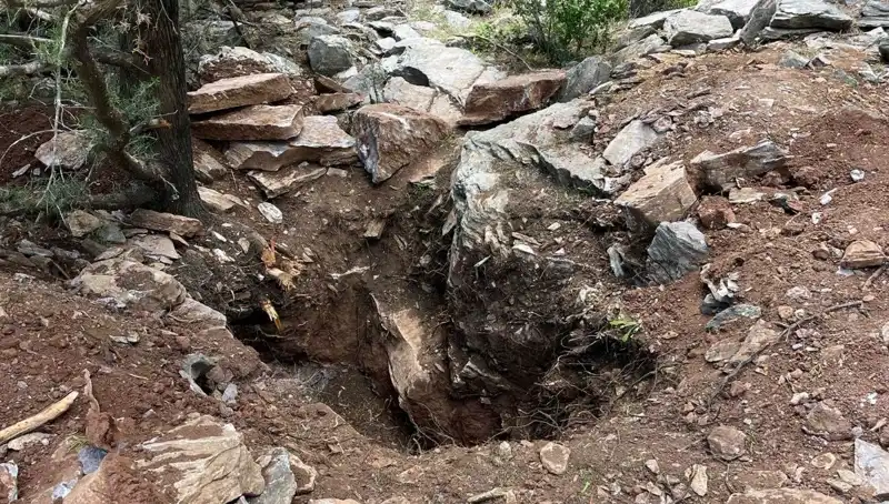 Eski Vali ve Emekli Albay Define Avında, Suçüstü Yakalandı!