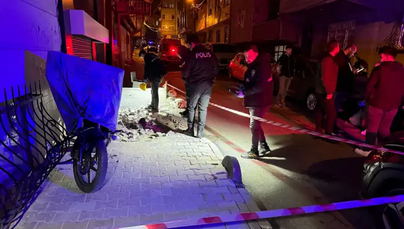 Küçükçekmece'de Plakasız Motosikletle Gerçekleştirilen Saldırı: Olayın Ayrıntıları