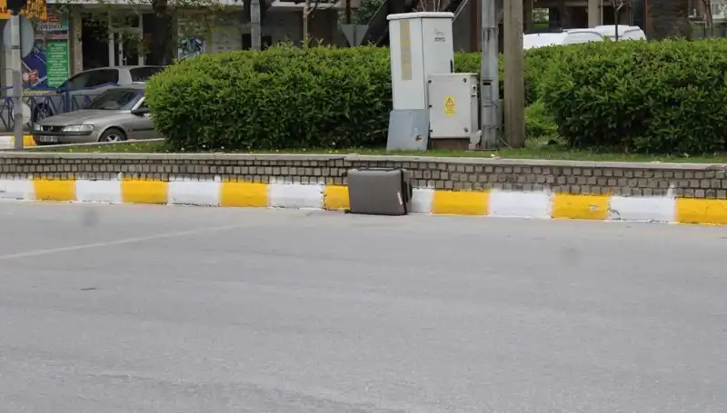 Minibüsten Düşen Valiz, Polisi Harekete Geçirdi: Gizemli Yolculuk