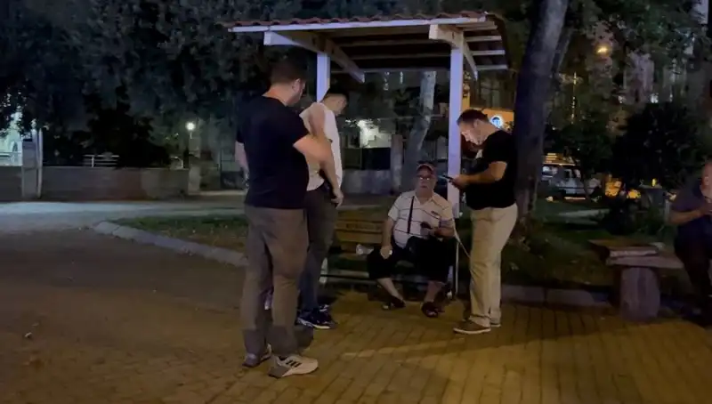 Kısmı Görme Kaybı Olan Adamın Telefonu Hırsızların Hedefi Oldu