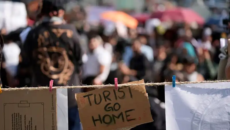 Meksika’da Turist Akınına Tepki: Yerel Halk Evlerini Çalmayı Bıraksın Diyor!