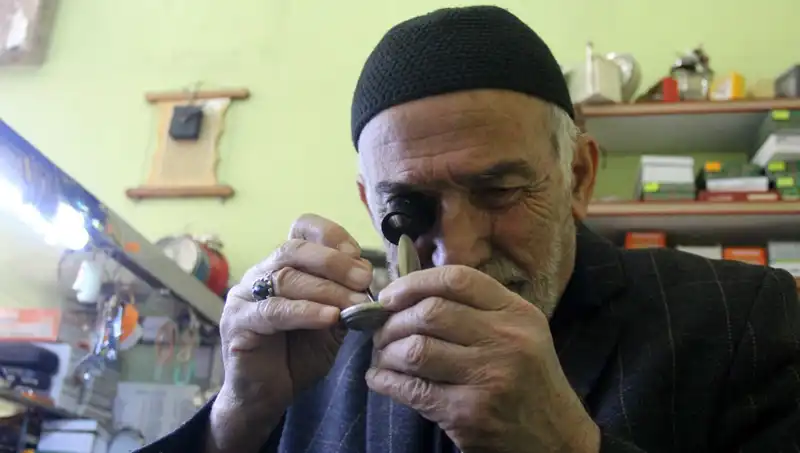 Zamanın Ustası: 58 Yıldır 20 Metrekarelik Dükkanında Kalp Atışı