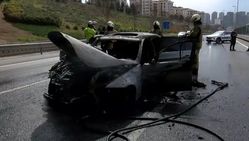 Alev Alev Yanan Otomobilin Dramı: Küle Döndü