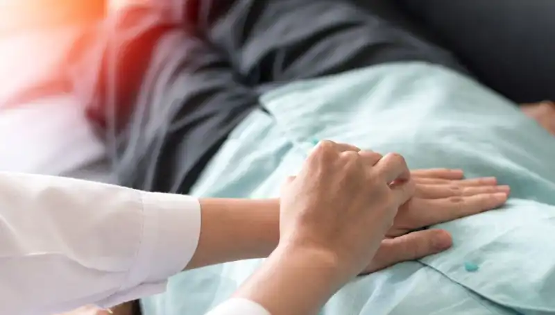 Doktora Gittiğinde Korkunç Gerçekle Karşılaştı: Sadece Bir Belirtiyle Hayatını Değiştirdi!
