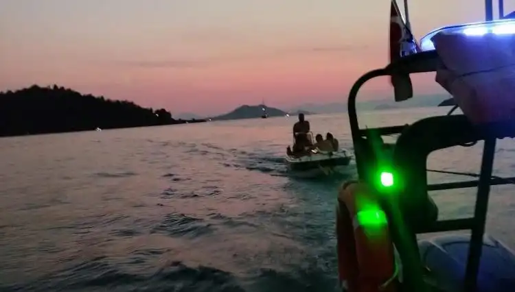 Fethiye Açıklarında Devriye, Sürüklenen Teknedeki Dört Kişi Kurtarıldı!