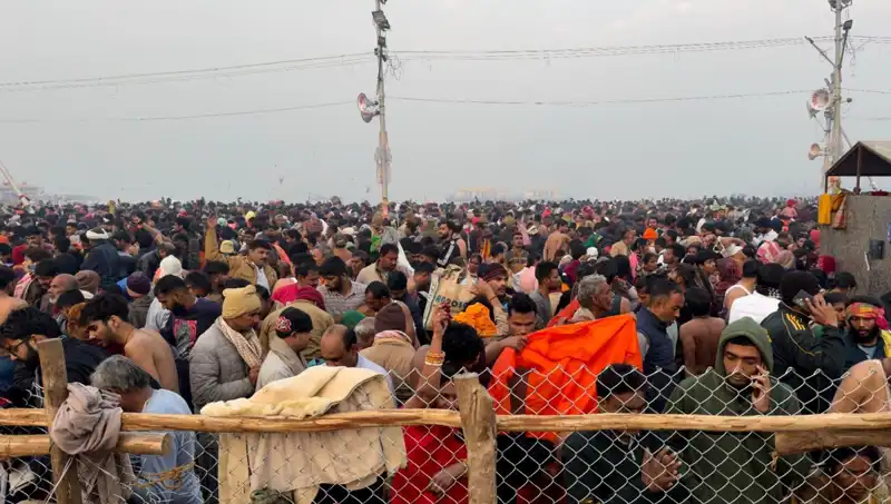 Hindistan'da Dini Festivalde İzdiham: Facia 6 Can Aldı