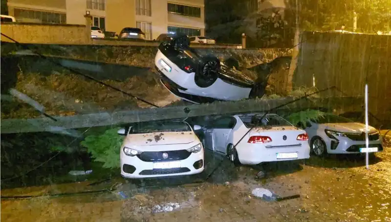 Duvar Çökmesi Sonucu 4 Araç Hasar Gördü: Olayın Detayları