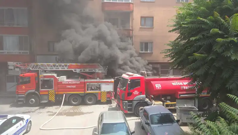 Niğde'de Beyaz Eşya Deposunda Büyük Yangın: Korkutan Anlar
