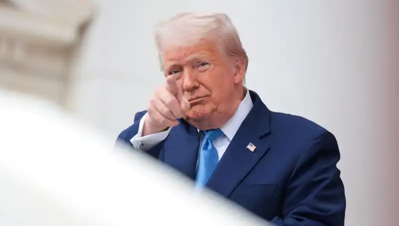 Adalet Bakanlığı'ndan Trump'a Şok Belgeler: Epstein Bağlantısı Gündemde!