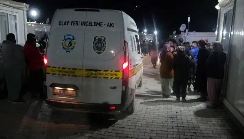 Husumet İki Aileyi Karşı Karşıya Getirdi: Silahlı Kavga Kan Gövdeyi Geçti