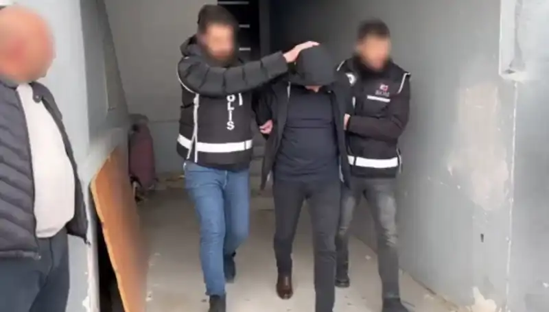 Dört İl Genelinde Gerçekleşen Operasyonda Çeteler Çökertildi, Mühimmatlar Ele Geçirildi
